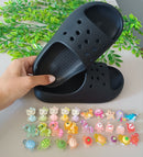 Chinelo Slide Unissex Tira Larga  Personalizado Com Pingente